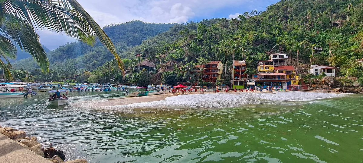 Boca de Tomatlán Beach, Puerto Vallarta, Mexican Pacific, Mexico