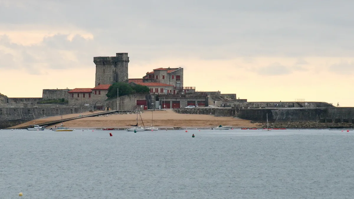 Socoa Beach, Ciboure, Nouvelle-Aquitaine, France — 6