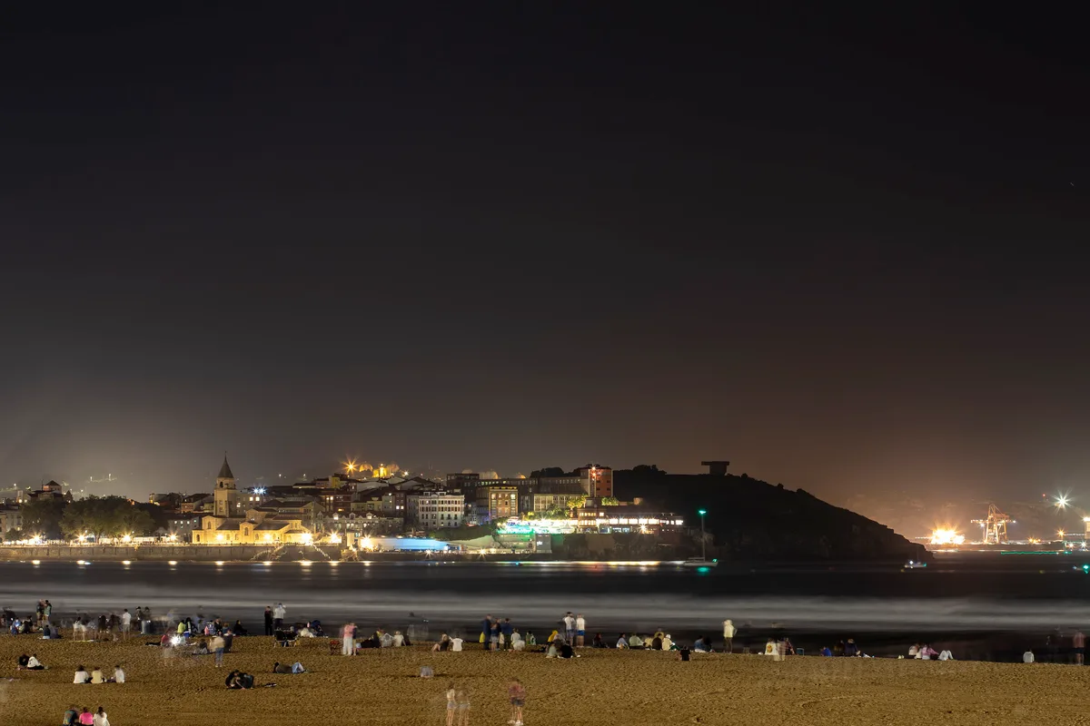 San Lorenzo Beach, Gijón, Asturias, Spain — 4