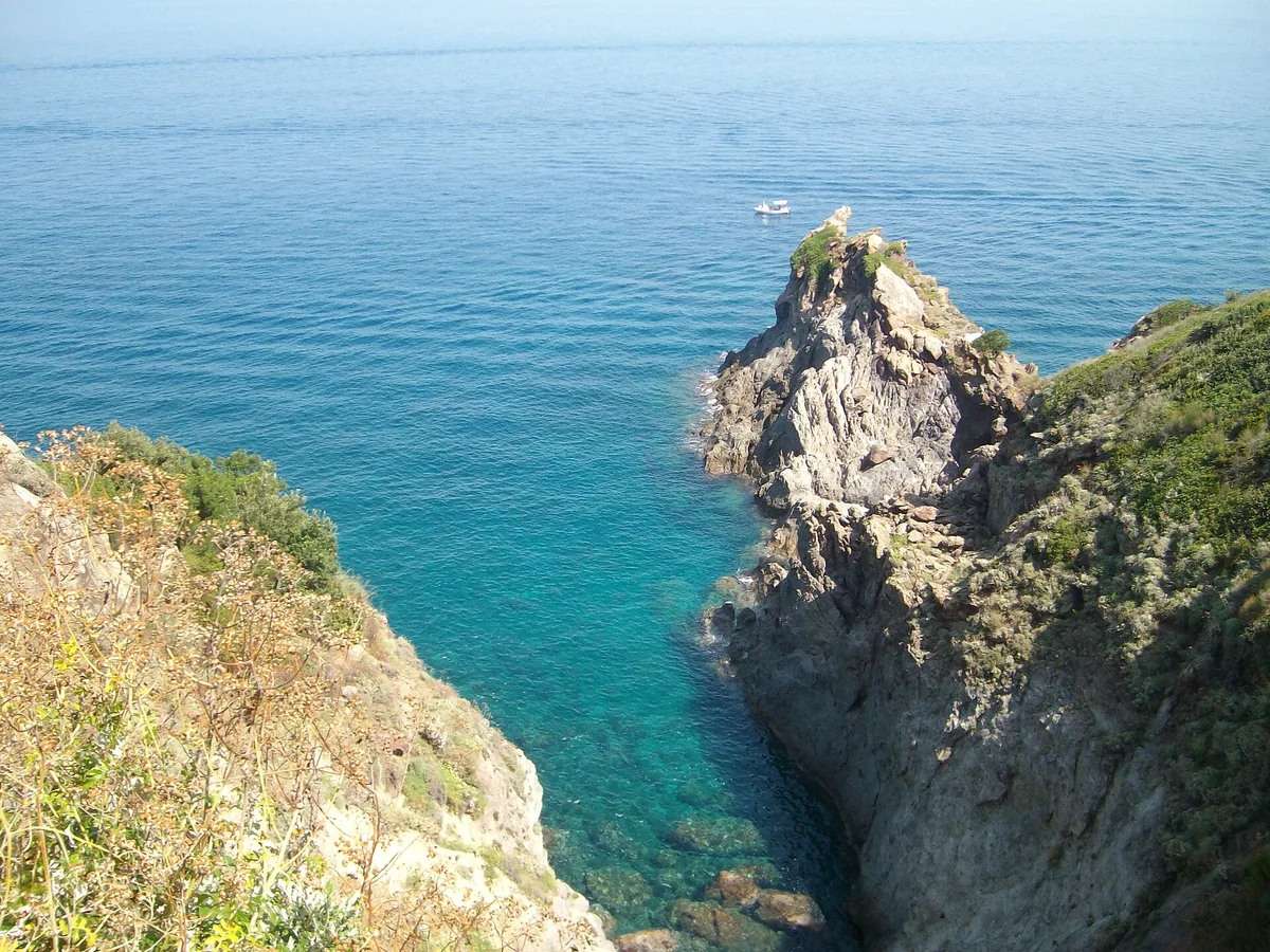 San Montano-Strand, Lacco Ameno, Campania, Italien — 4