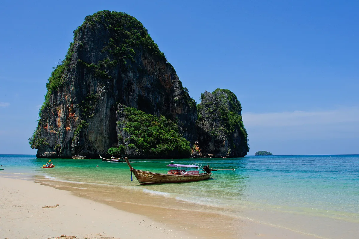 Tham Phra Nang Beach, Mueang Krabi, Andaman Sea Coast, Thailand — 2