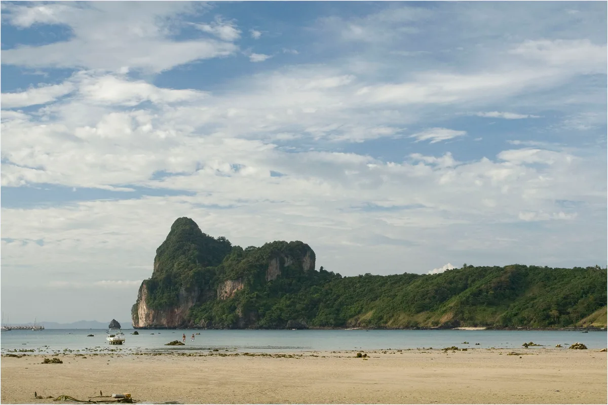 Loh Dalum Beach, Ko Phi Phi, Andaman Sea, Thailand — 3