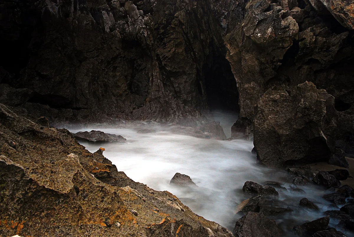 Playa de Gulpiyuri, Llanes, Asturias, España — 5