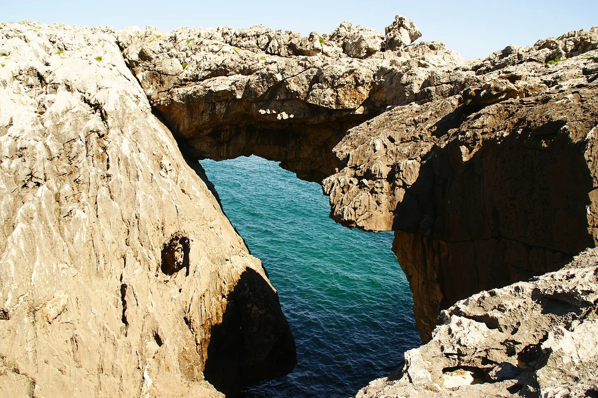 Playa de Gulpiyuri, Llanes, Asturias, España