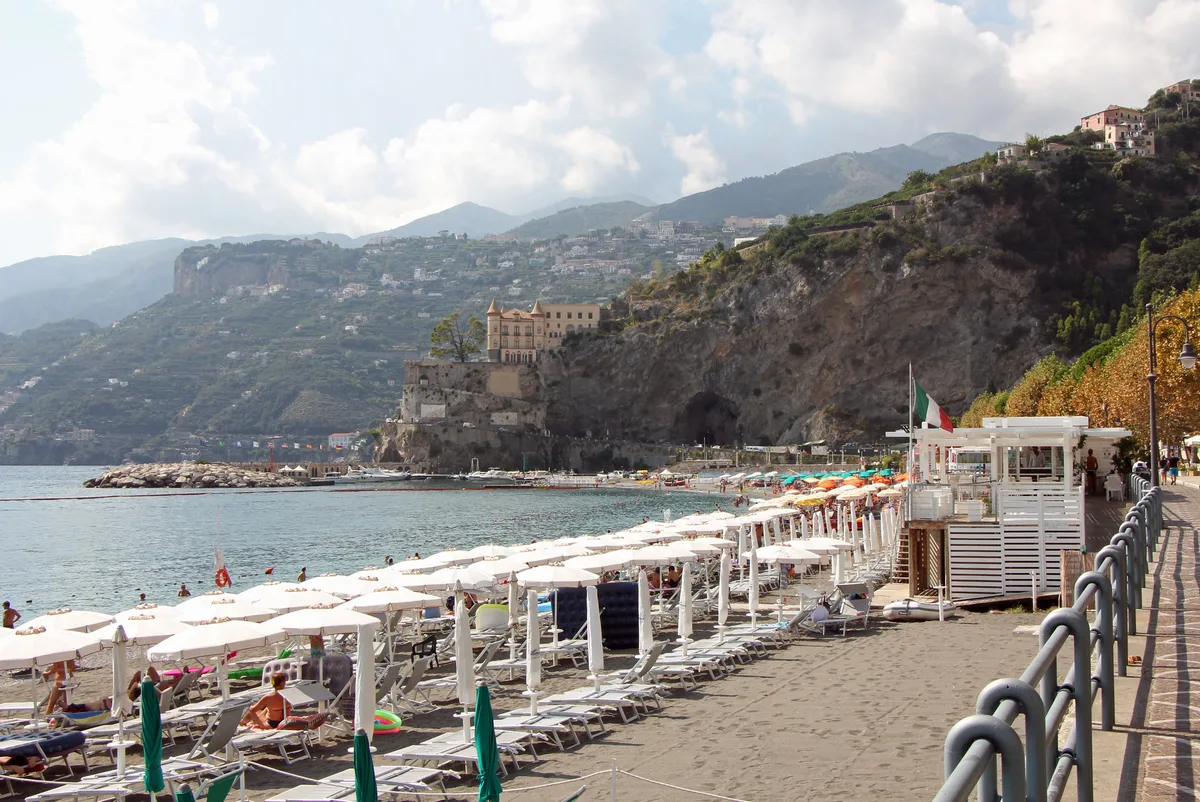 Spiaggia di Maiori, Maiori, Campania, Italia — 5