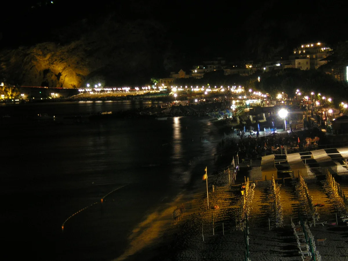 Spiaggia di Maiori, Maiori, Campania, Italia — 4