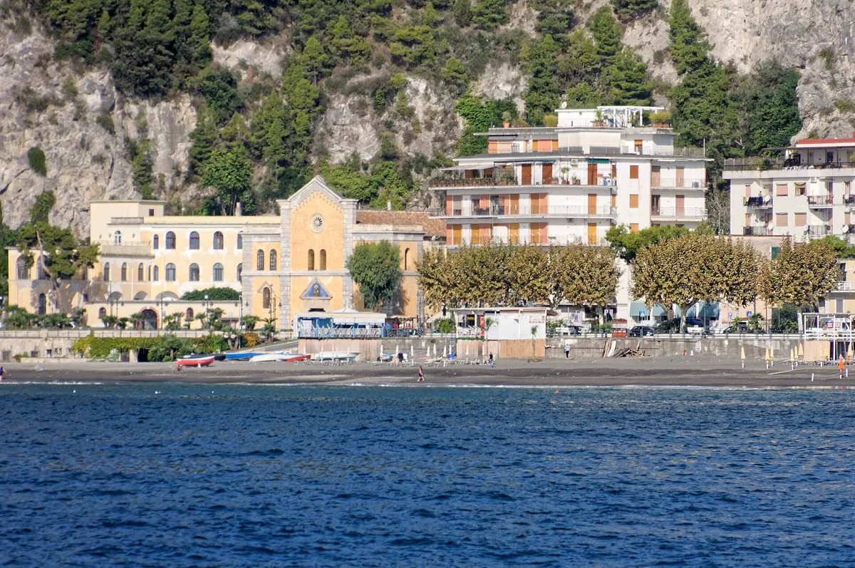 Spiaggia di Maiori, Maiori, Campania, Italia — 2