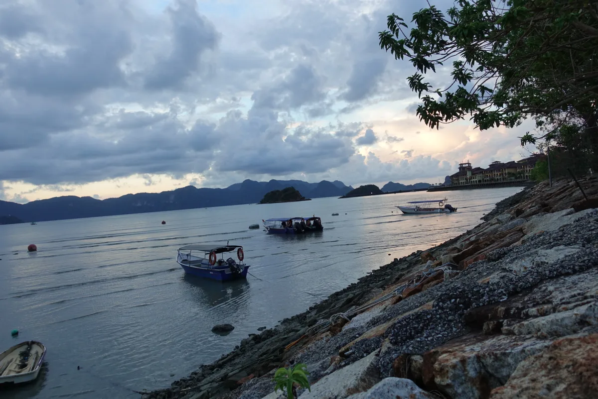 Tengah Beach, Mukim Kedawang, Andaman Sea, Malaysia — 6