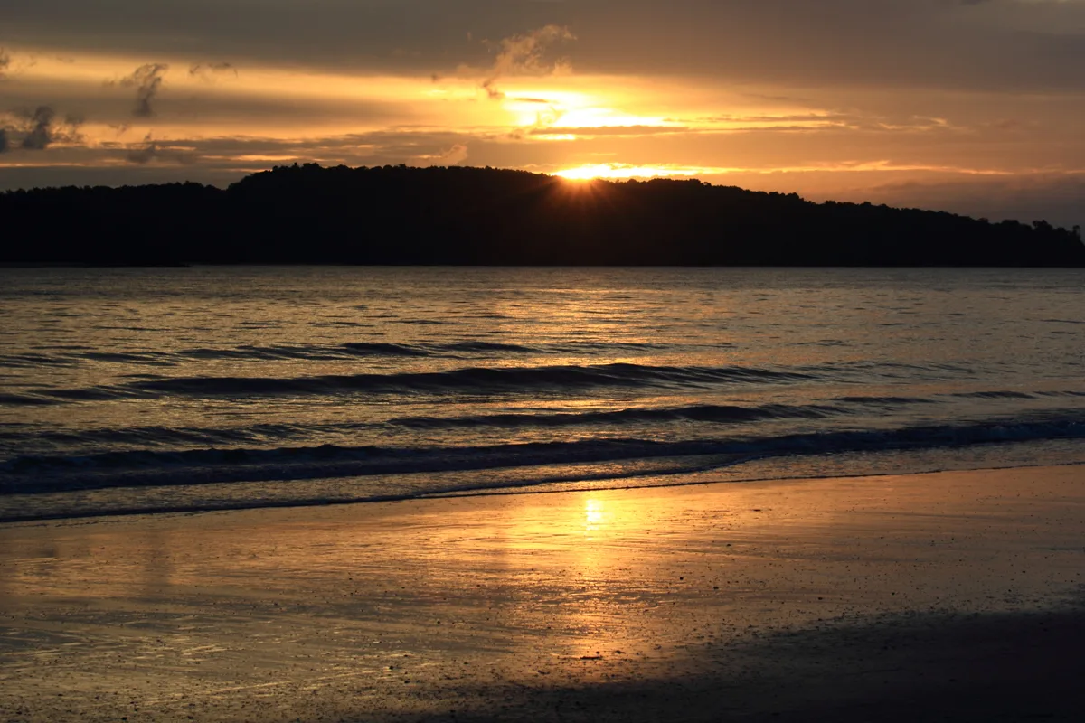 Tengah Beach, Mukim Kedawang, Andaman Sea, Malaysia — 3