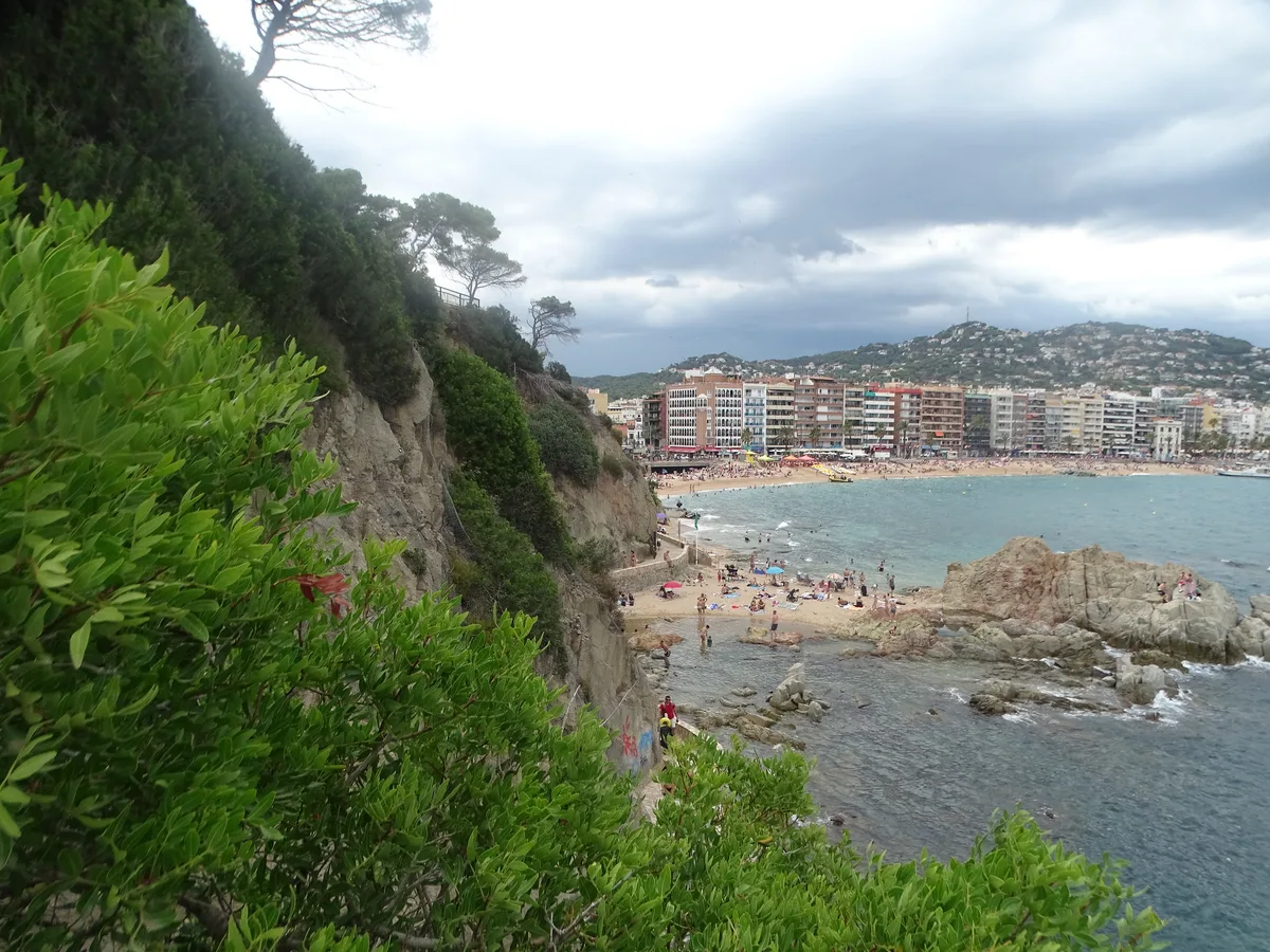Cala Banys-Strand, Lloret de Mar, Catalonia, Spanien — 4