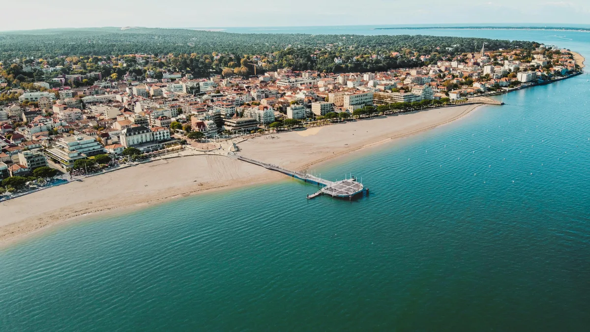 Jetée Beach, Andernos-les-Bains, Nouvelle-Aquitaine, France — 4