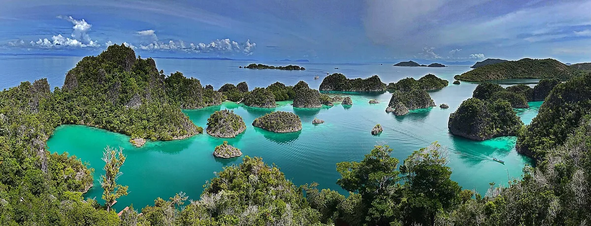 Pianemo Beach, Waigeo Barat Kepulauan, West Papua, Indonesia — 2
