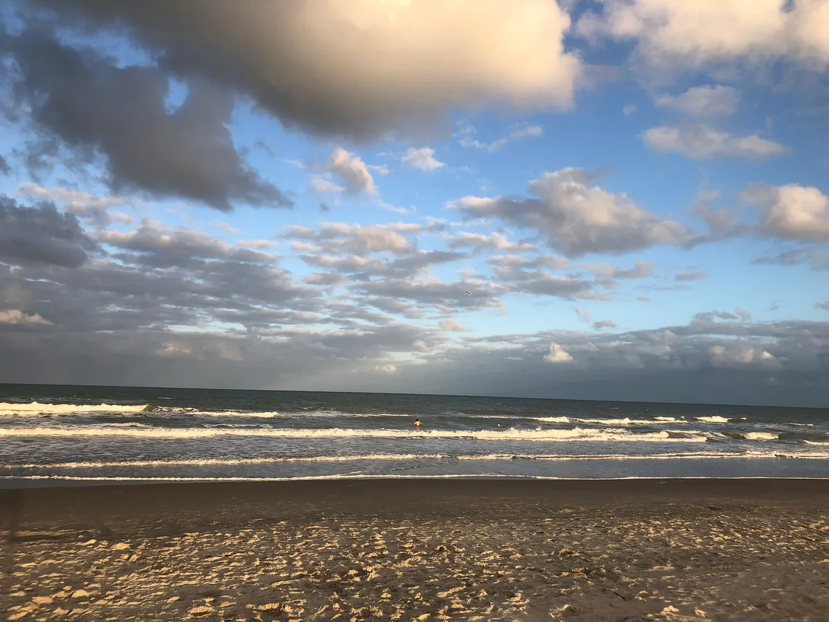 Lori Wilson Park-Strand, Cocoa Beach, Florida Atlantic, Vereinigte Staaten — 4
