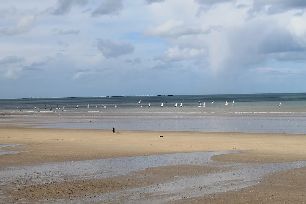 Plage des Rosaires, Plérin, Bretagne, France — 4