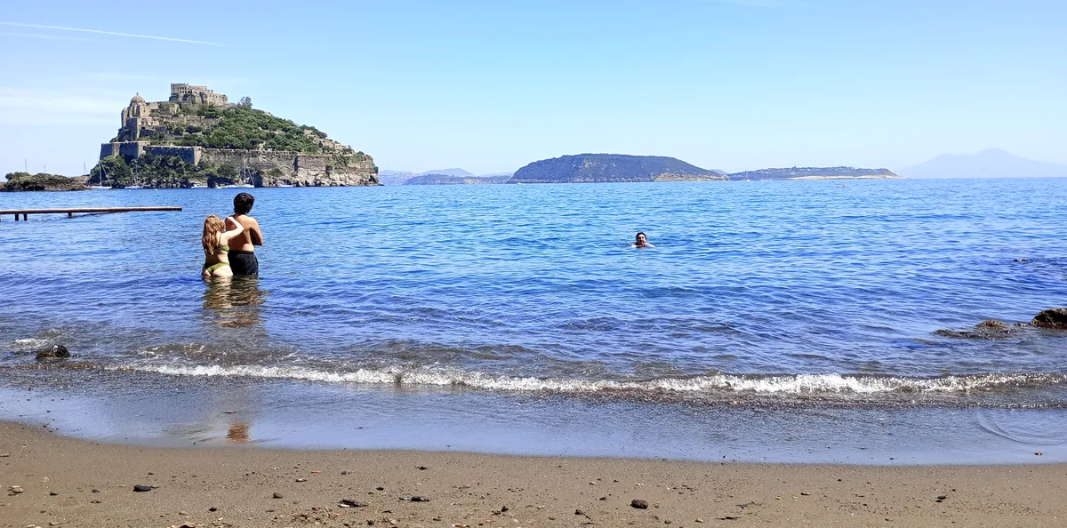 Plage de Cartaromana, Ischia, Campania, Italie — 3
