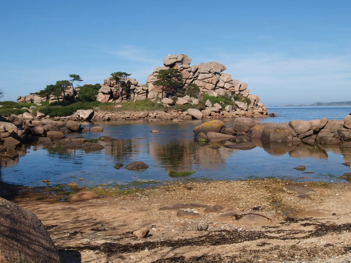 Pors-Rolland Beach, Trégastel, Brittany, France