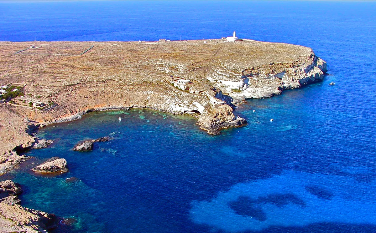 Cala Rotonda Beach, Lampedusa e Linosa, Pelagie Islands, Italy — 3