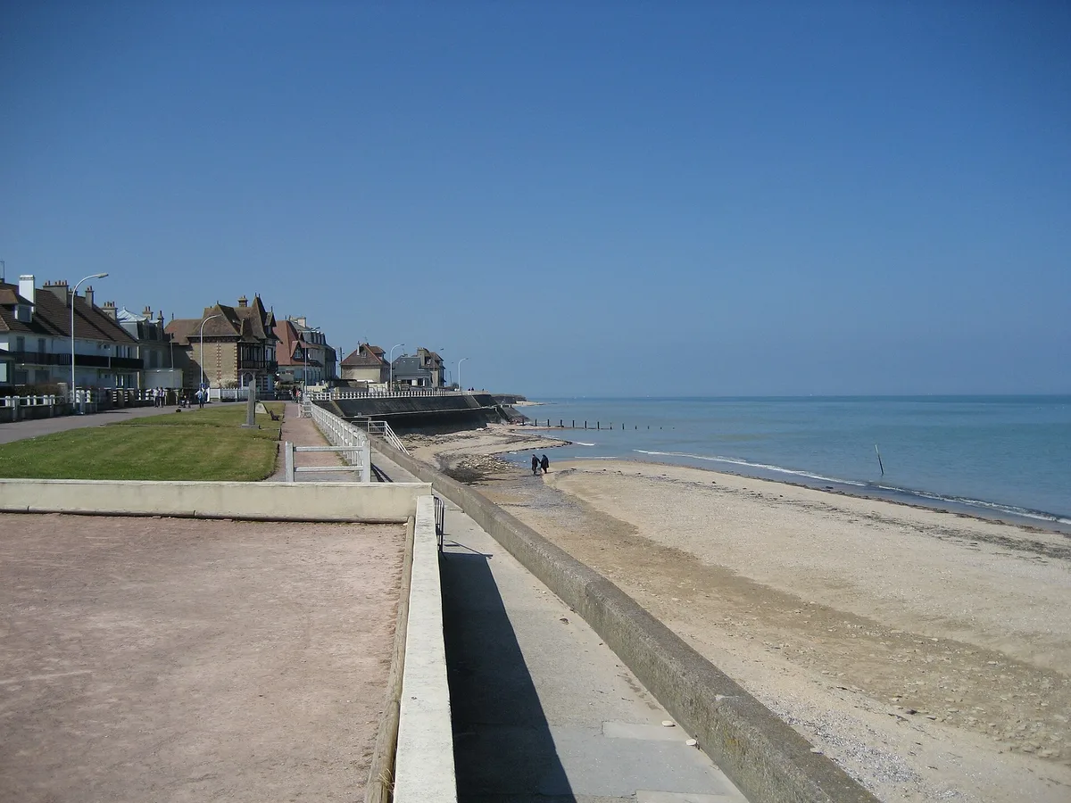 Lion-sur-Mer-Strand, Lion-sur-Mer, Normandy, Frankreich — 3