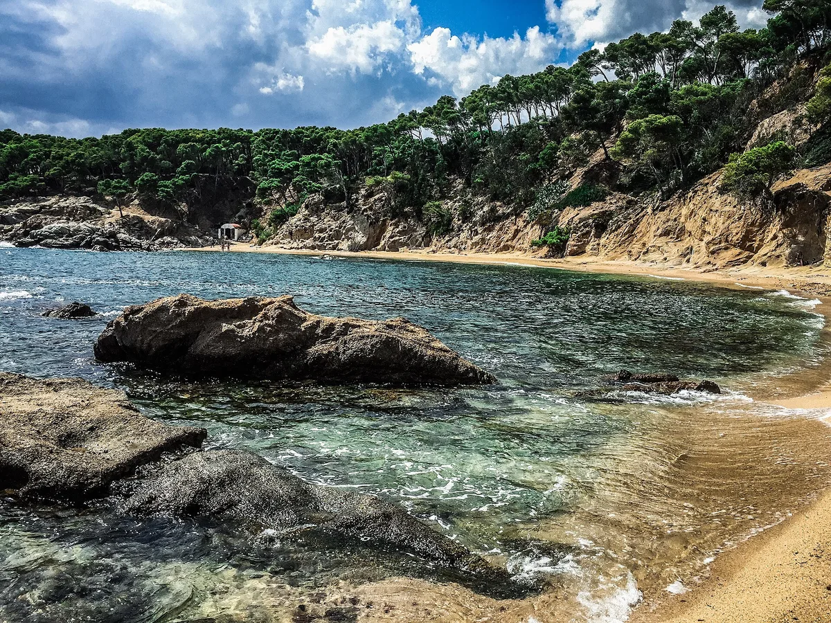 Plage de Cala Estreta, Palamós, Catalonia, Espagne — 2