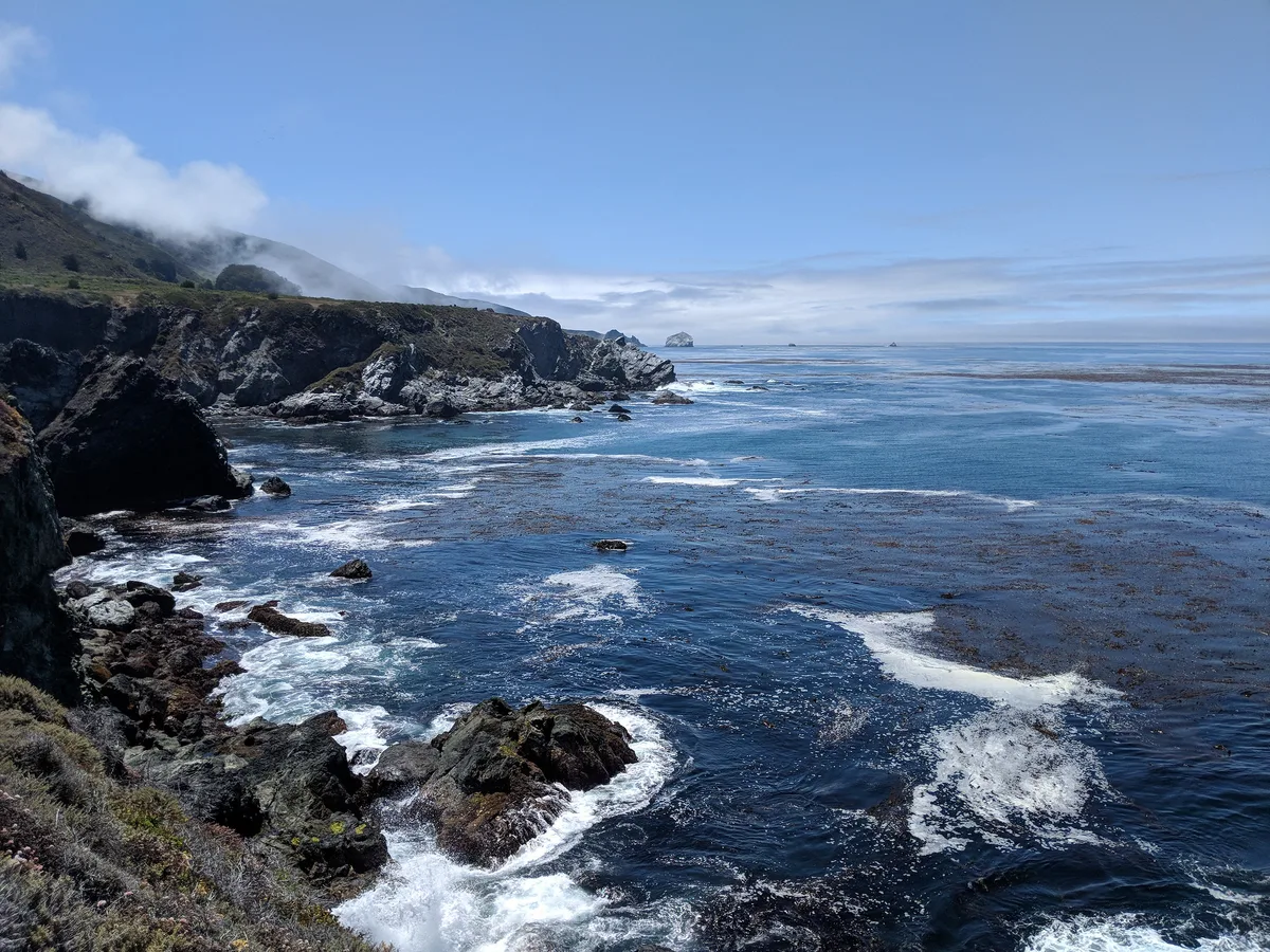 Spiaggia di Jade Cove, Lucia, Monterey County, California Coast, Stati Uniti — 2