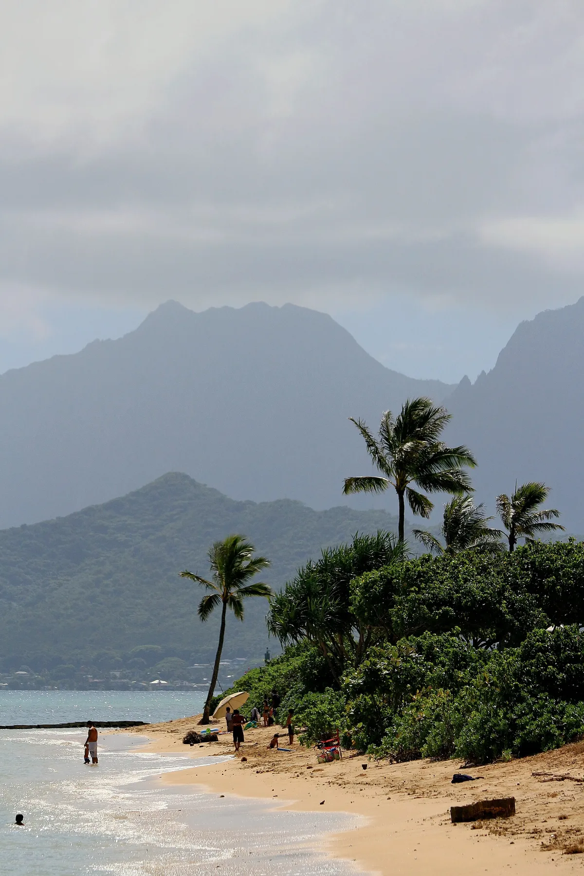 Kualoa Regional Park-Strand, Kaneohe, Hawaii, Vereinigte Staaten — 3