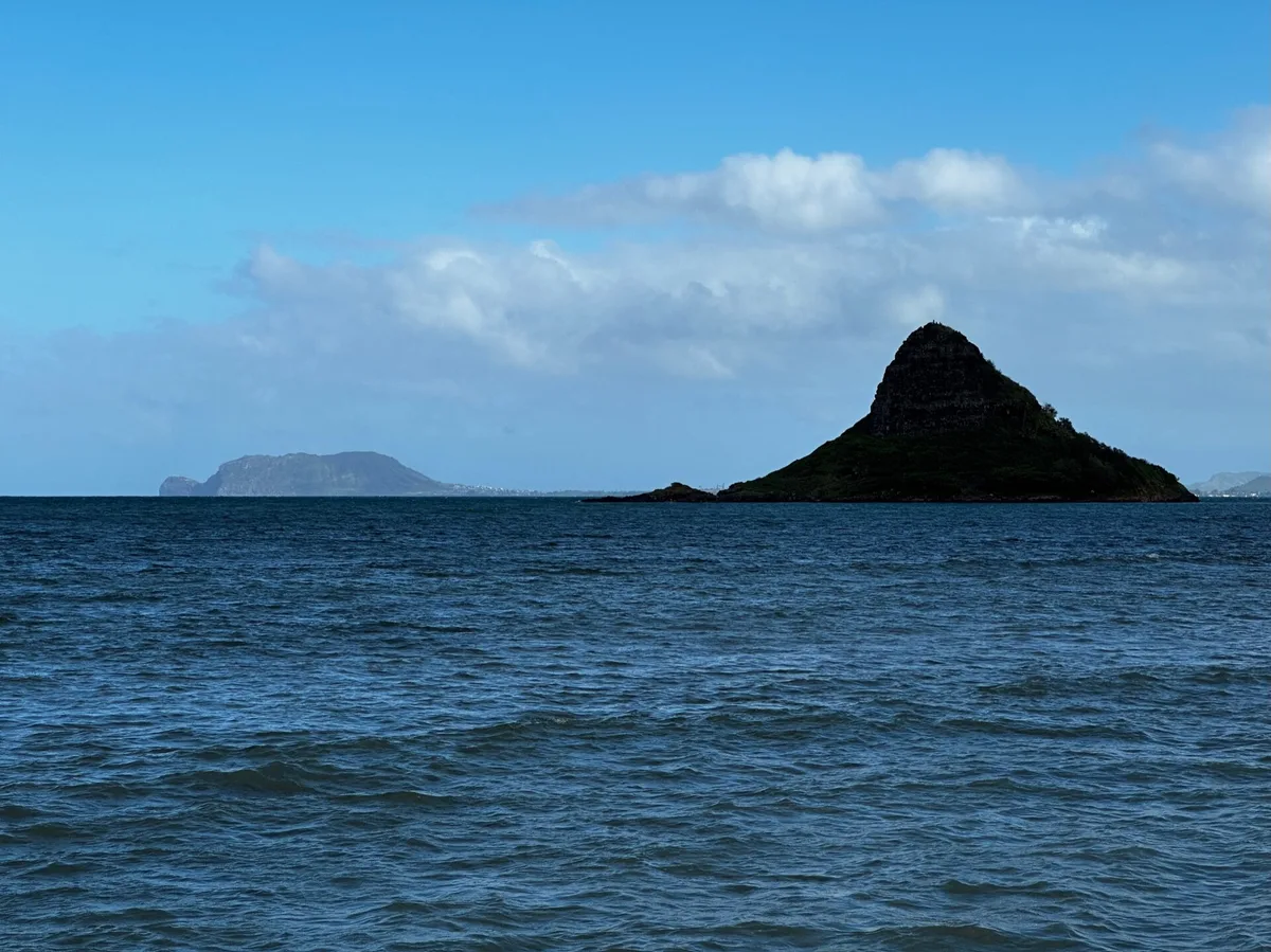 Kualoa Regional Park-Strand, Kaneohe, Hawaii, Vereinigte Staaten — 5