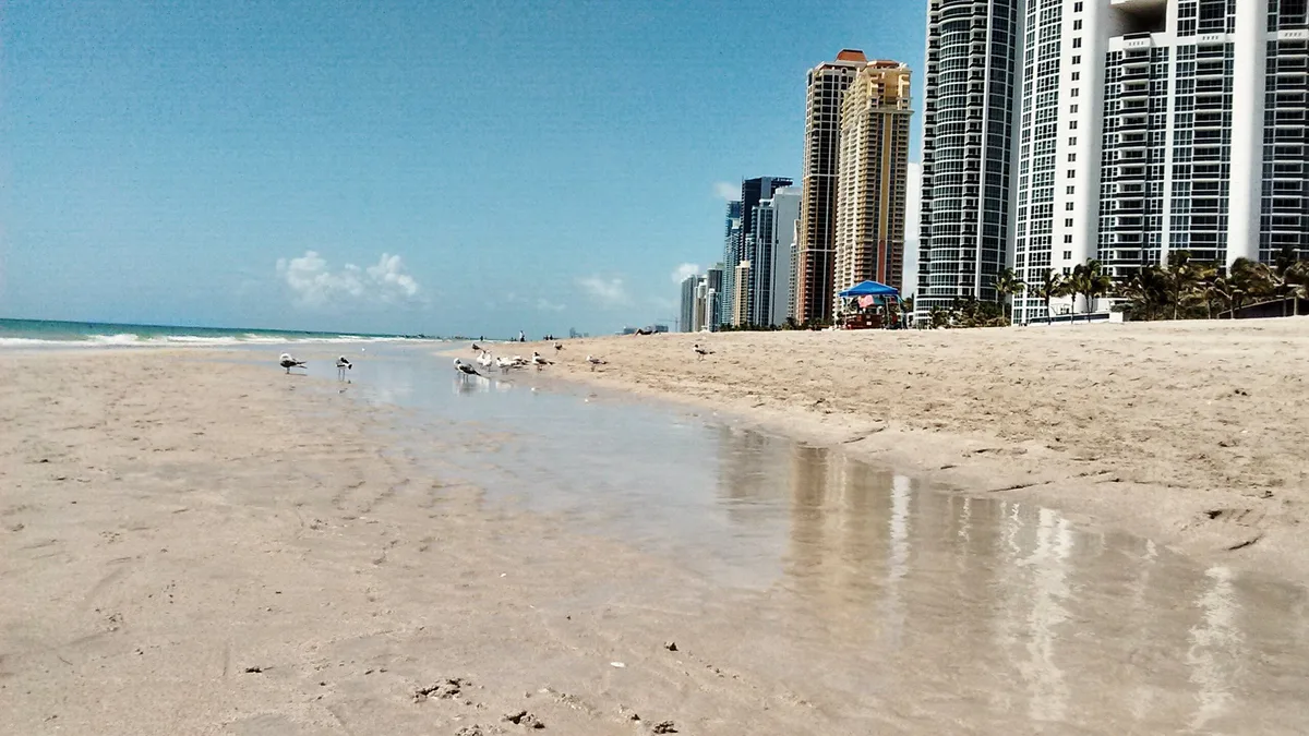 Sunny Isles Beach, Sunny Isles Beach, Florida, United States — 3