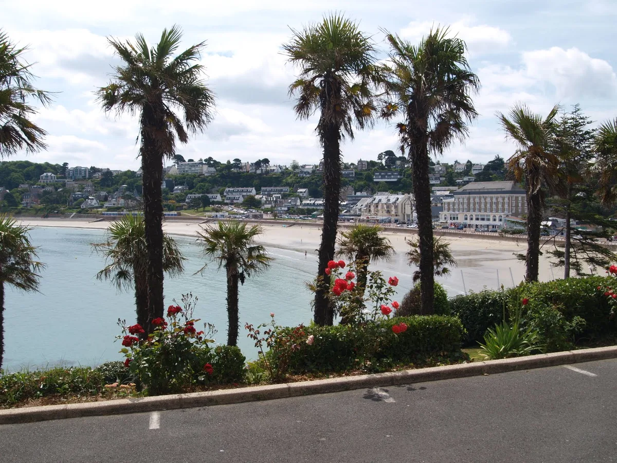 Playa de Trestraou, Perros-Guirec, Brittany, Francia — 5