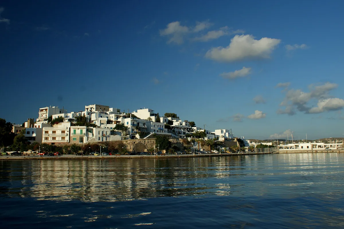 Adamas-Strand, Milos, Cyclades, Griechenland — 2