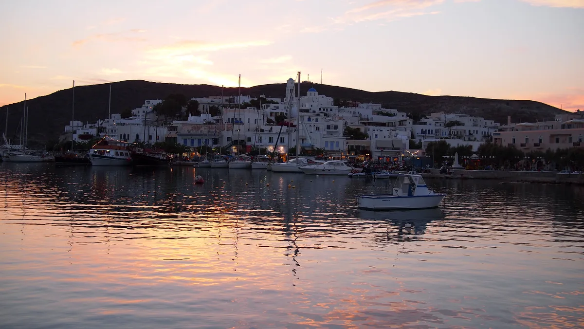 Adamas-Strand, Milos, Cyclades, Griechenland — 5