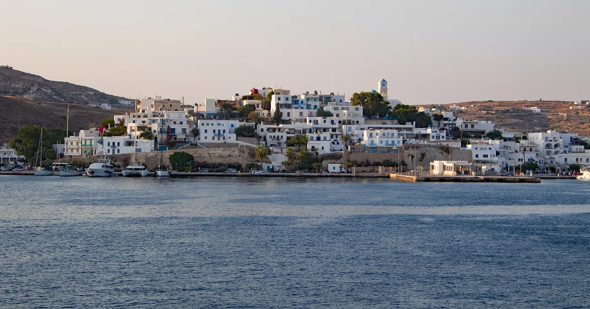 Adamas-Strand, Milos, Cyclades, Griechenland — 6